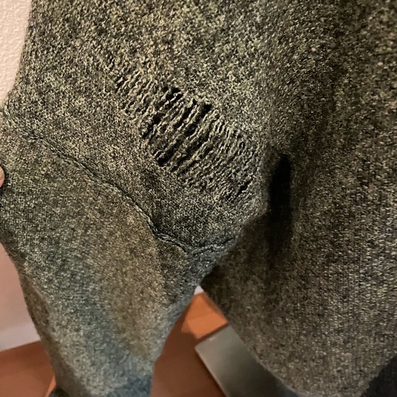 New without tag ! Distressed top - Picture 5 of 6